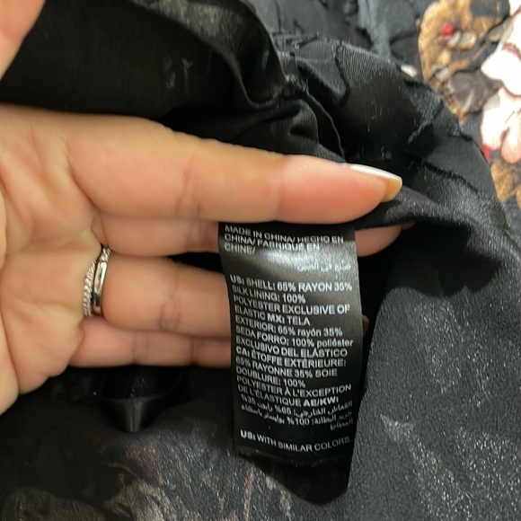 WHBM Shoulder Elastic Blouse - Picture 7 of 8